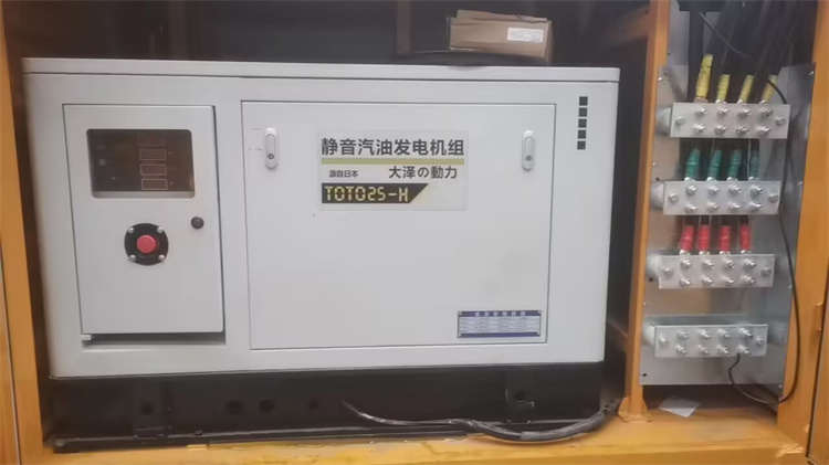 25kw車載使用汽油發(fā)電機實物圖